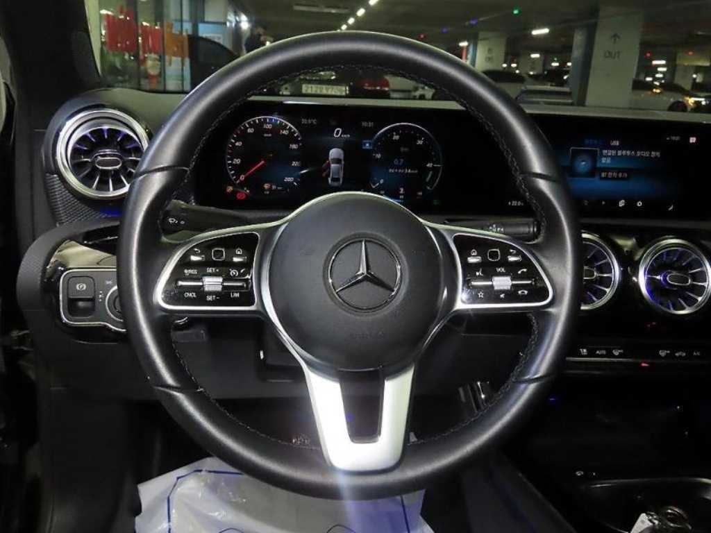 벤츠 A 클래스 A클래스 W177 A250 4MATIC 세단 이미지 8
