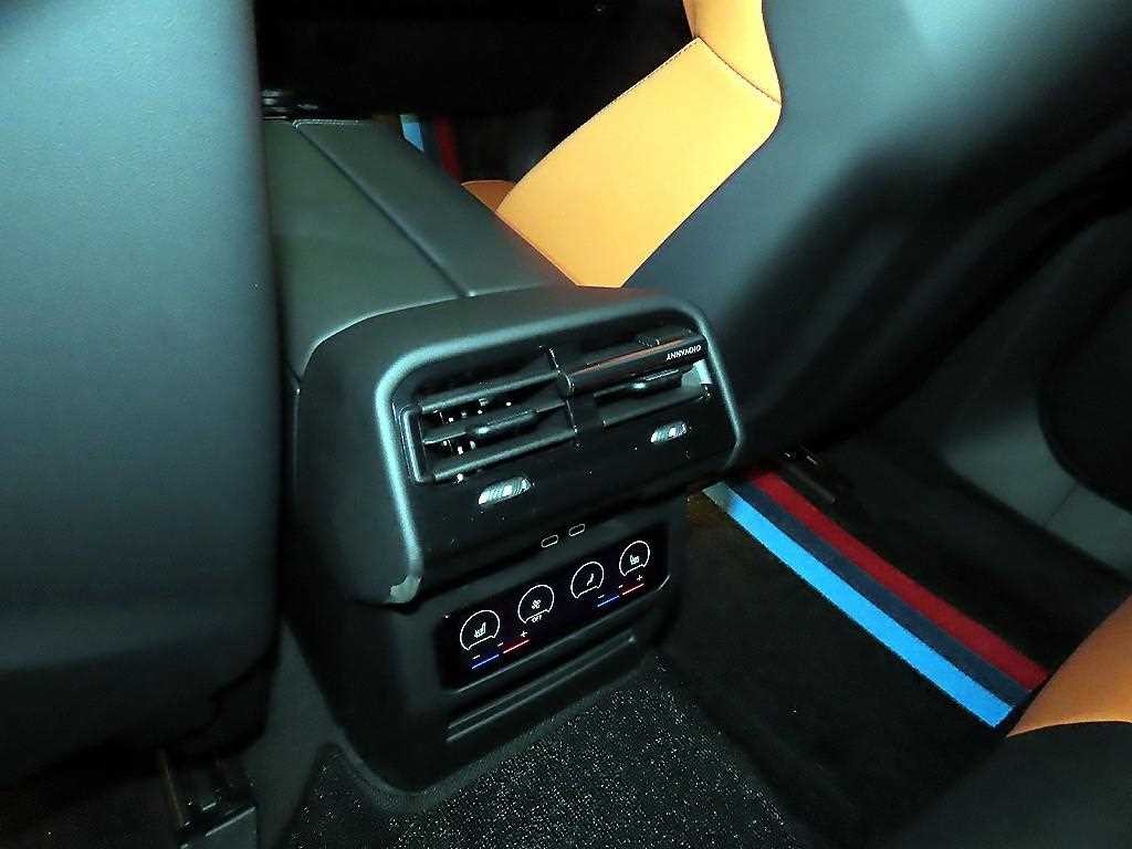 BMW 5시리즈 M5 (F90, F10) M5 세단 이미지 15