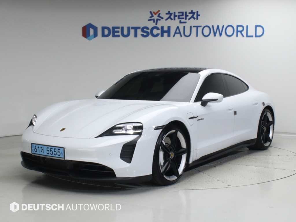 포르쉐 타이칸 GTS 이미지 1