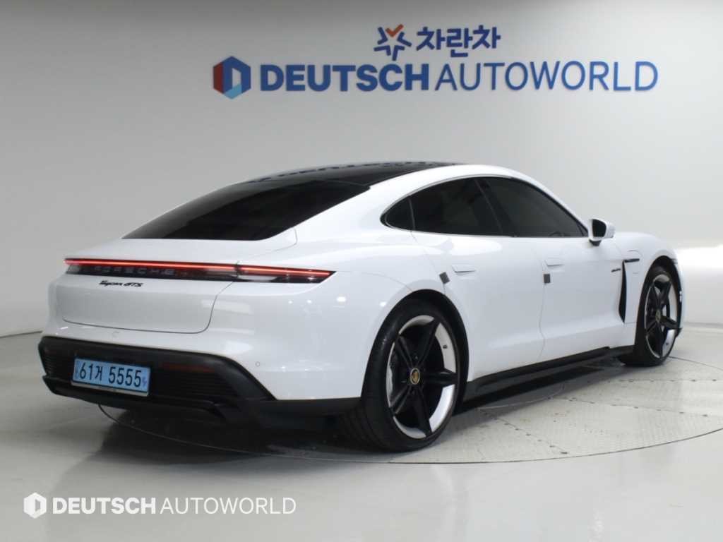 포르쉐 타이칸 GTS 이미지 2