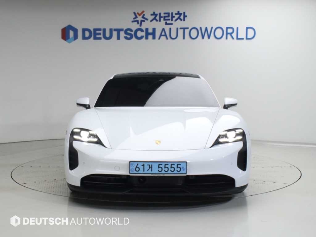 포르쉐 타이칸 GTS 이미지 3