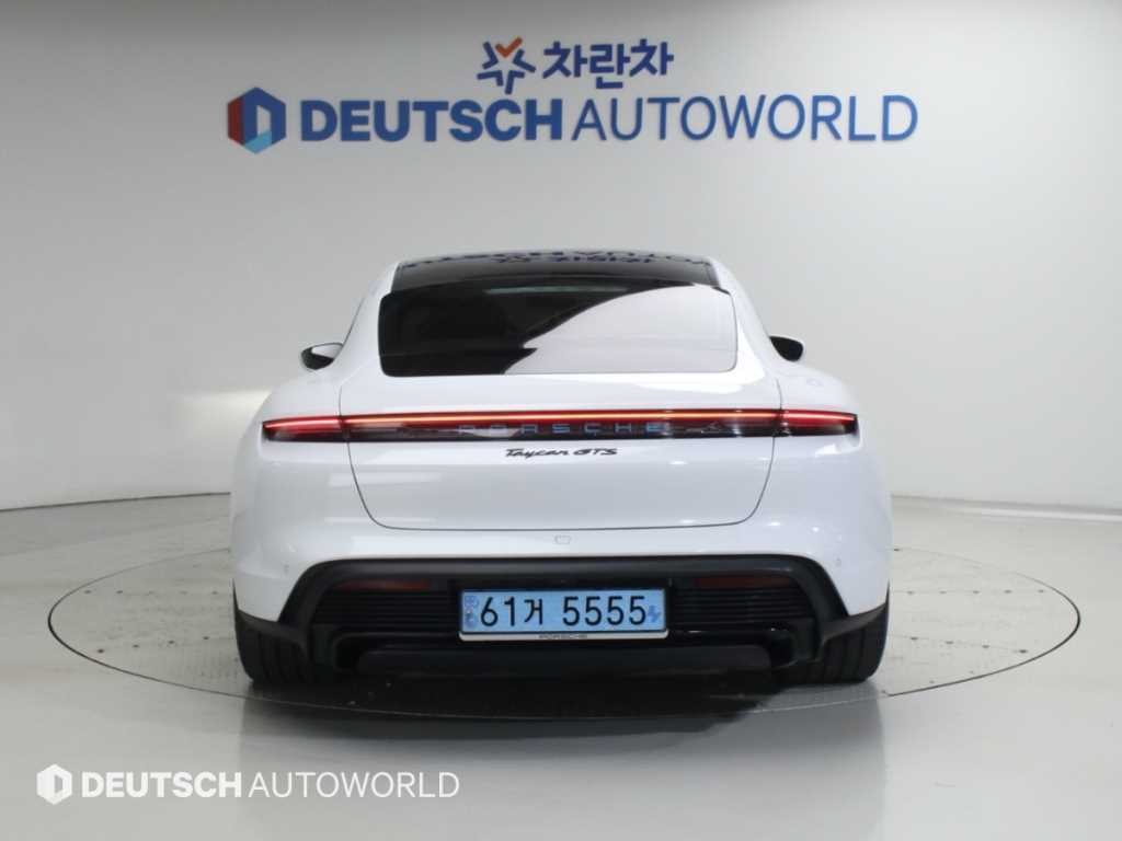 포르쉐 타이칸 GTS 이미지 4