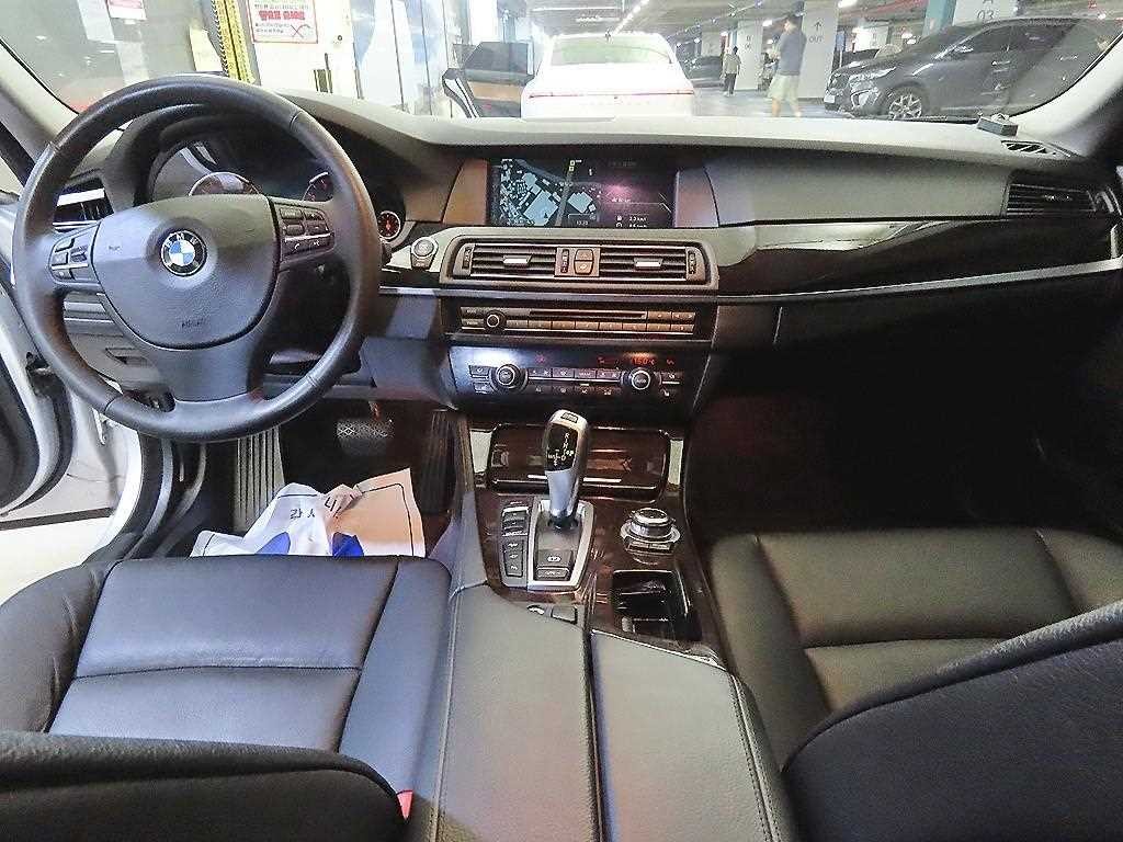 BMW 5시리즈 5시리즈 (F10) 528i xDrive 이미지 10