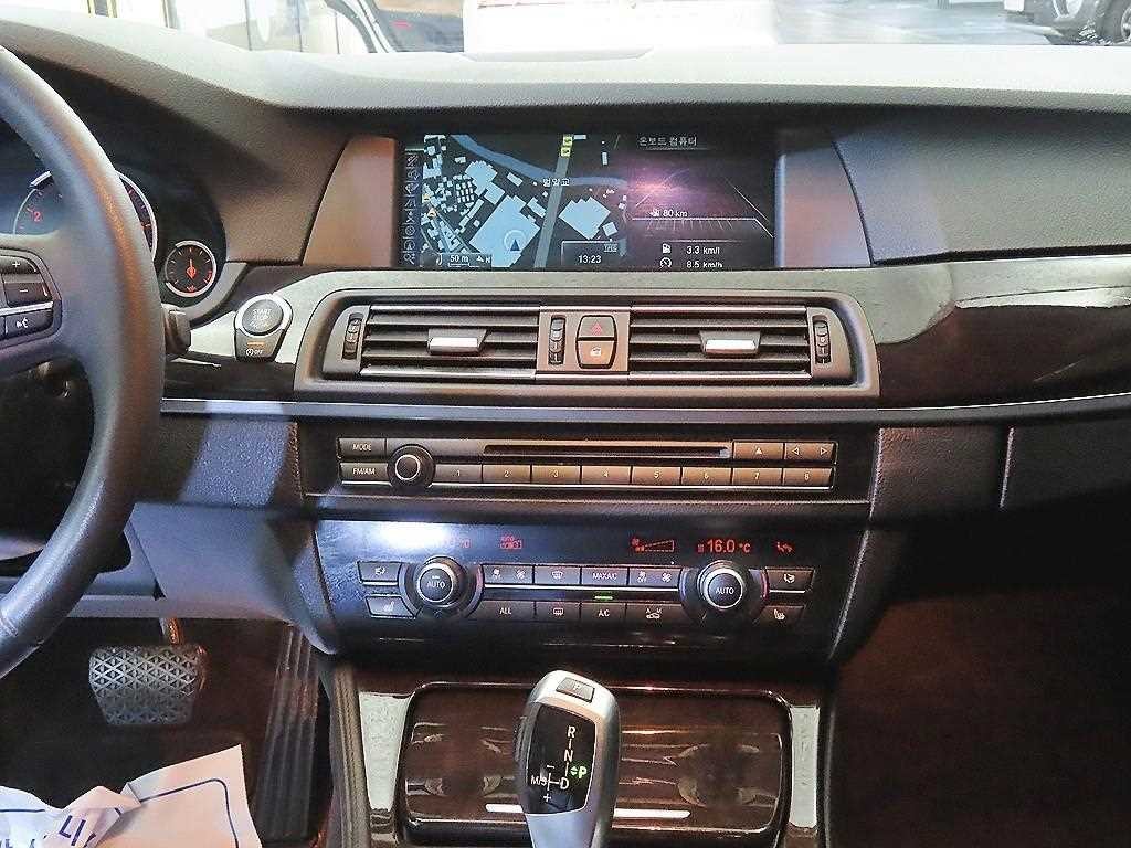 BMW 5시리즈 5시리즈 (F10) 528i xDrive 이미지 11