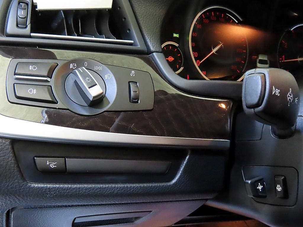 BMW 5시리즈 5시리즈 (F10) 528i xDrive 이미지 13