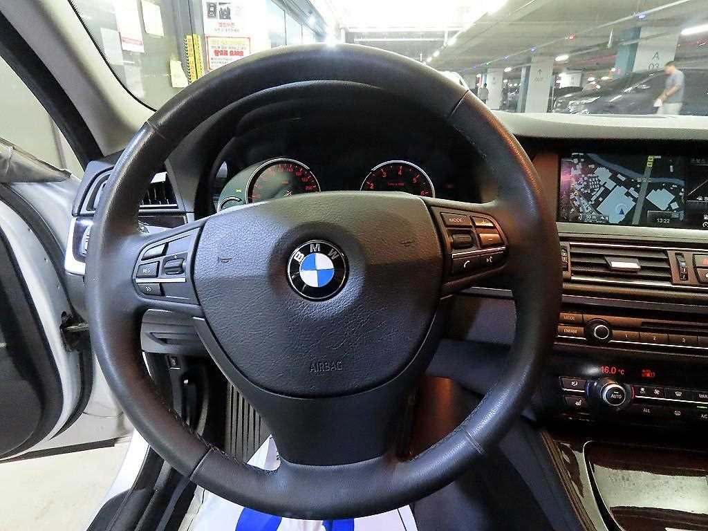 BMW 5시리즈 5시리즈 (F10) 528i xDrive 이미지 8