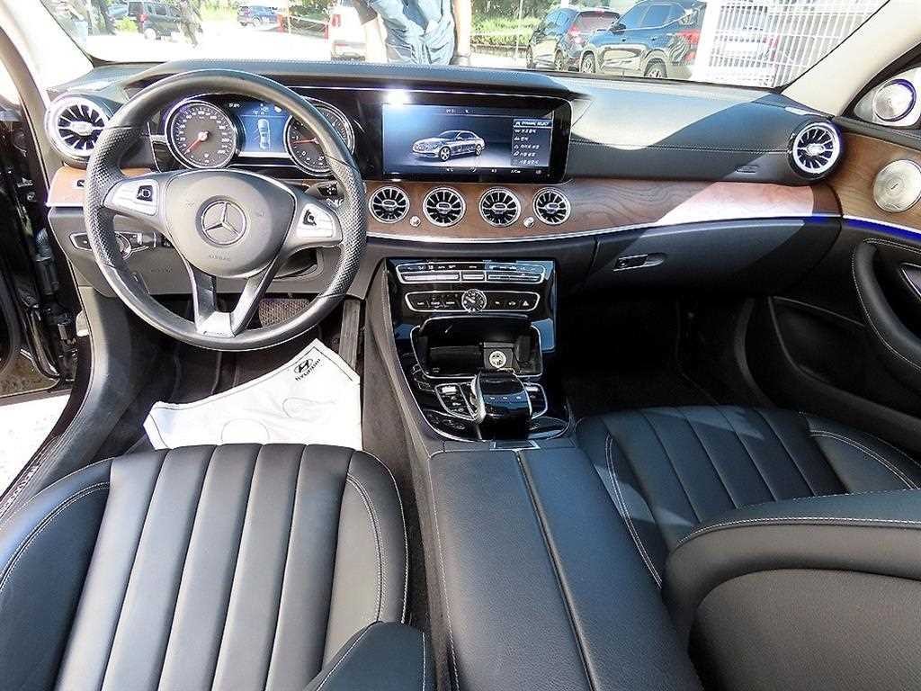 벤츠 E 클래스 E-클래스 W213 E220d 4MATIC 익스클루시브 이미지 7