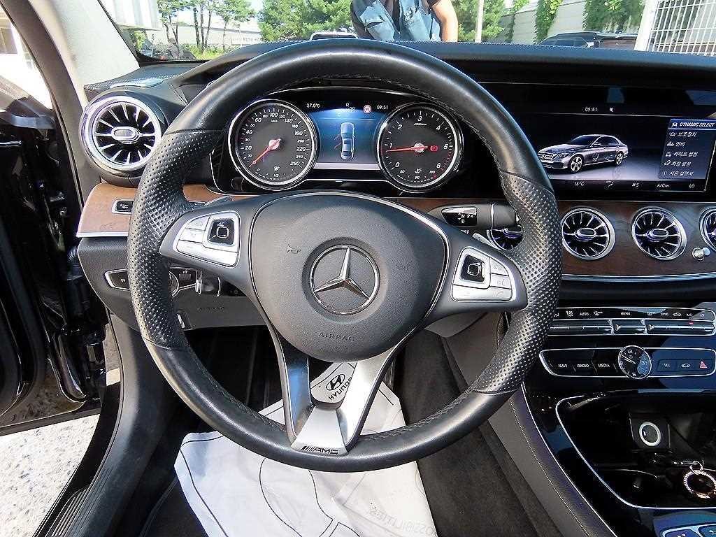 벤츠 E 클래스 E-클래스 W213 E220d 4MATIC 익스클루시브 이미지 8
