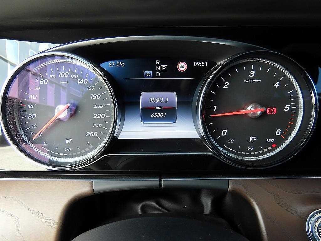 벤츠 E 클래스 E-클래스 W213 E220d 4MATIC 익스클루시브 이미지 9