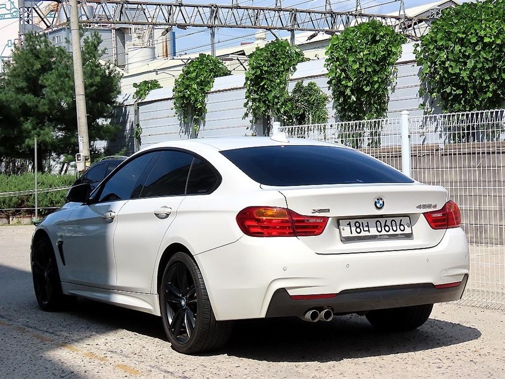BMW 4시리즈 4시리즈 (F32) 435d xDRIVE 그란쿠페 M 스포츠 이미지 3