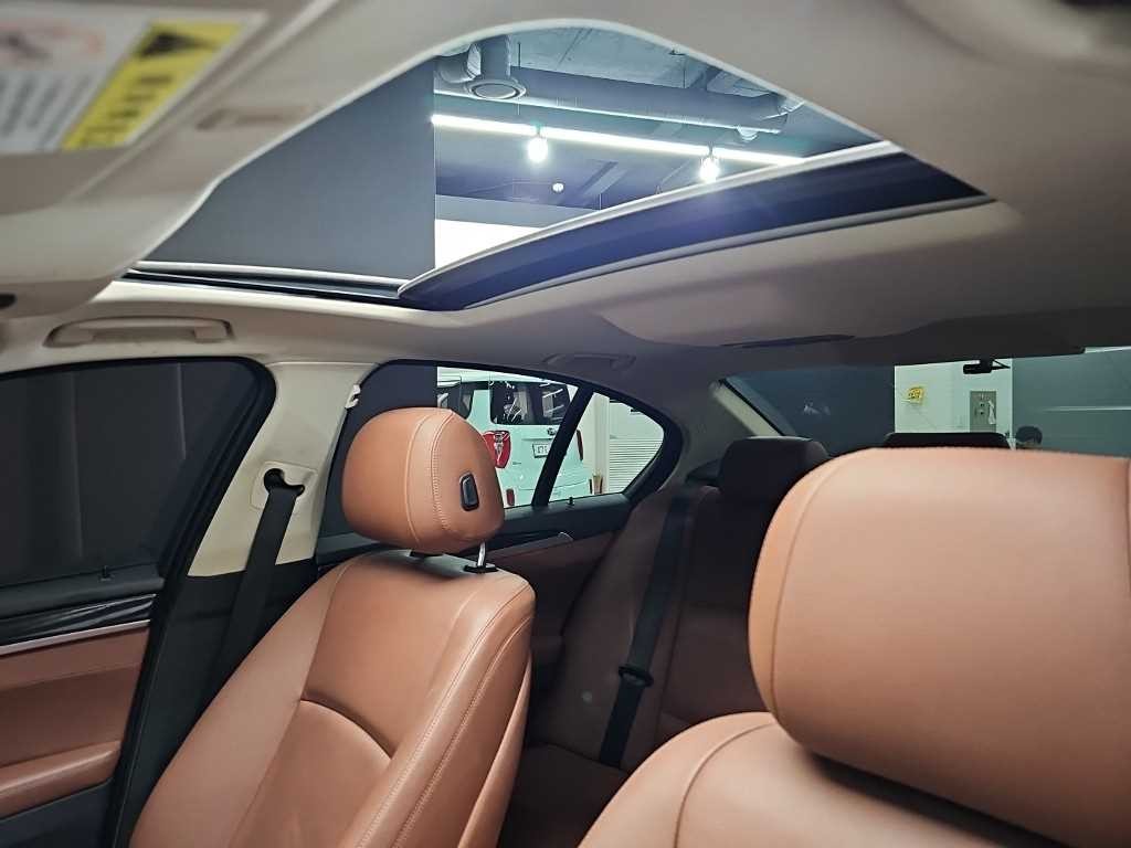 BMW 5시리즈 5시리즈 (F10) 520d M 에어로다이나믹 프로 이미지 14