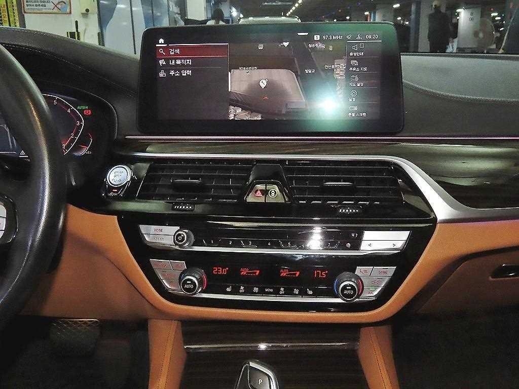 BMW 5시리즈 5시리즈 (G30) 520i 럭셔리 이미지 11