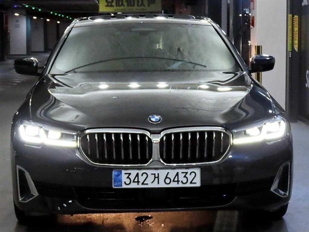 BMW 5시리즈 5시리즈 (G30) 520i 럭셔리 이미지 2