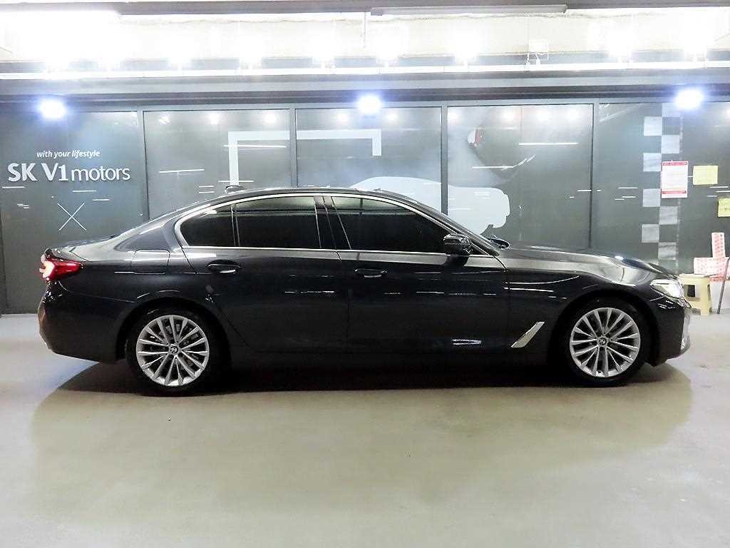BMW 5시리즈 5시리즈 (G30) 520i 럭셔리 이미지 3