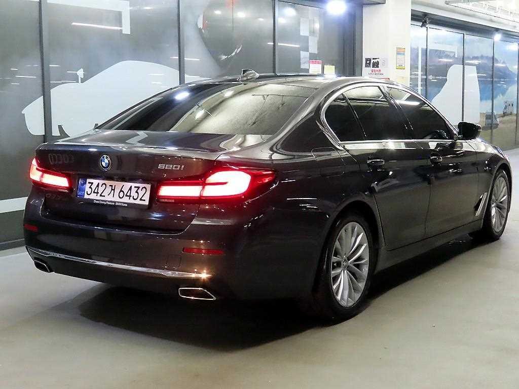 BMW 5시리즈 5시리즈 (G30) 520i 럭셔리 이미지 4
