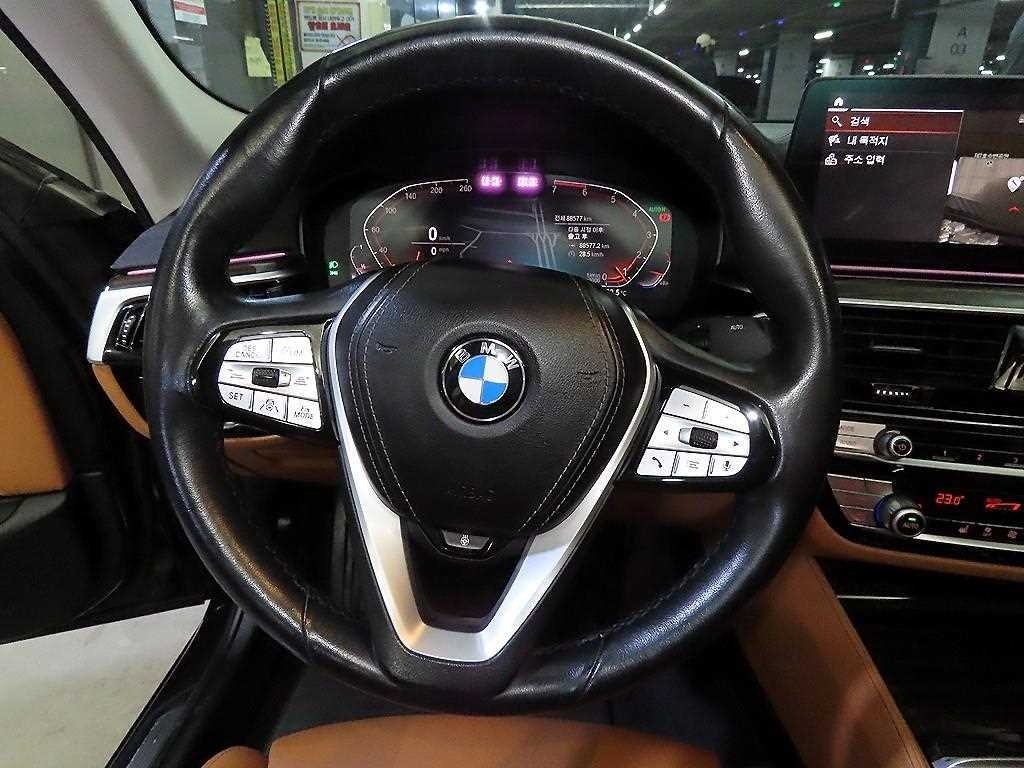 BMW 5시리즈 5시리즈 (G30) 520i 럭셔리 이미지 8