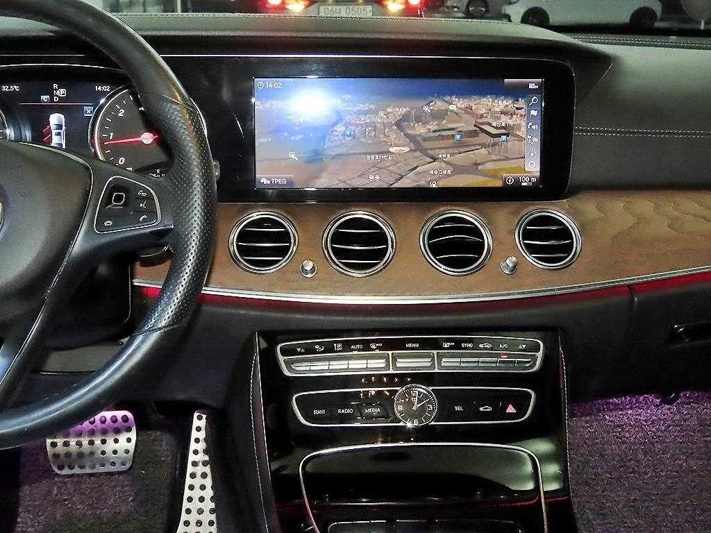 벤츠 E 클래스 E-클래스 W213 E220d 익스클루시브 이미지 11