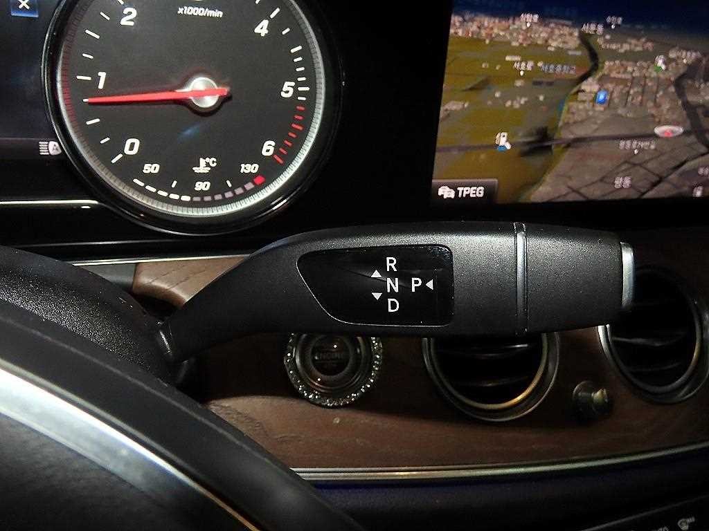 벤츠 E 클래스 E-클래스 W213 E220d 익스클루시브 이미지 12
