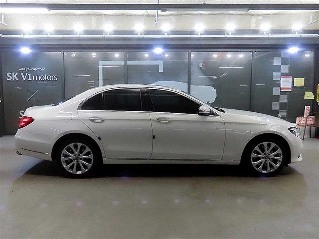벤츠 E 클래스 E-클래스 W213 E220d 익스클루시브 이미지 3
