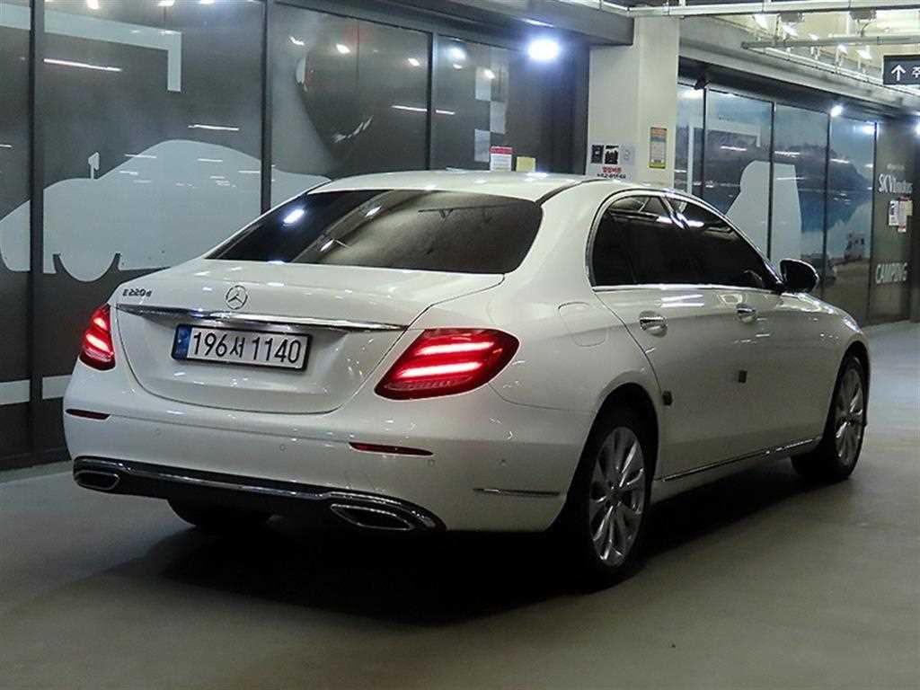 벤츠 E 클래스 E-클래스 W213 E220d 익스클루시브 이미지 4