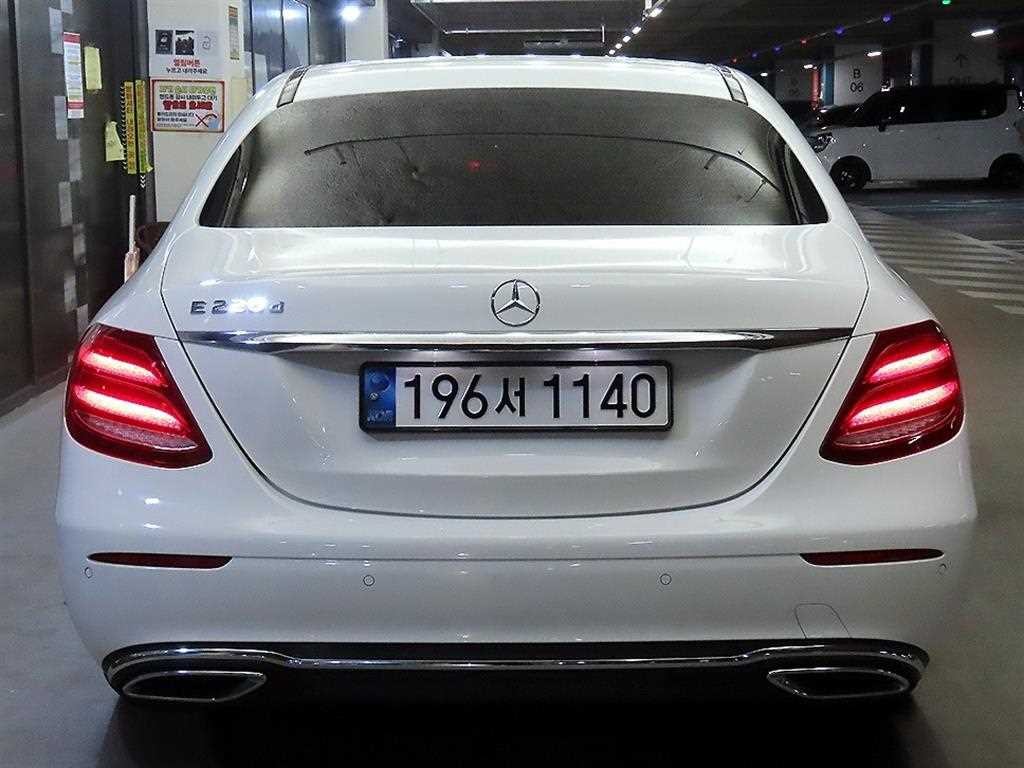 벤츠 E 클래스 E-클래스 W213 E220d 익스클루시브 이미지 5