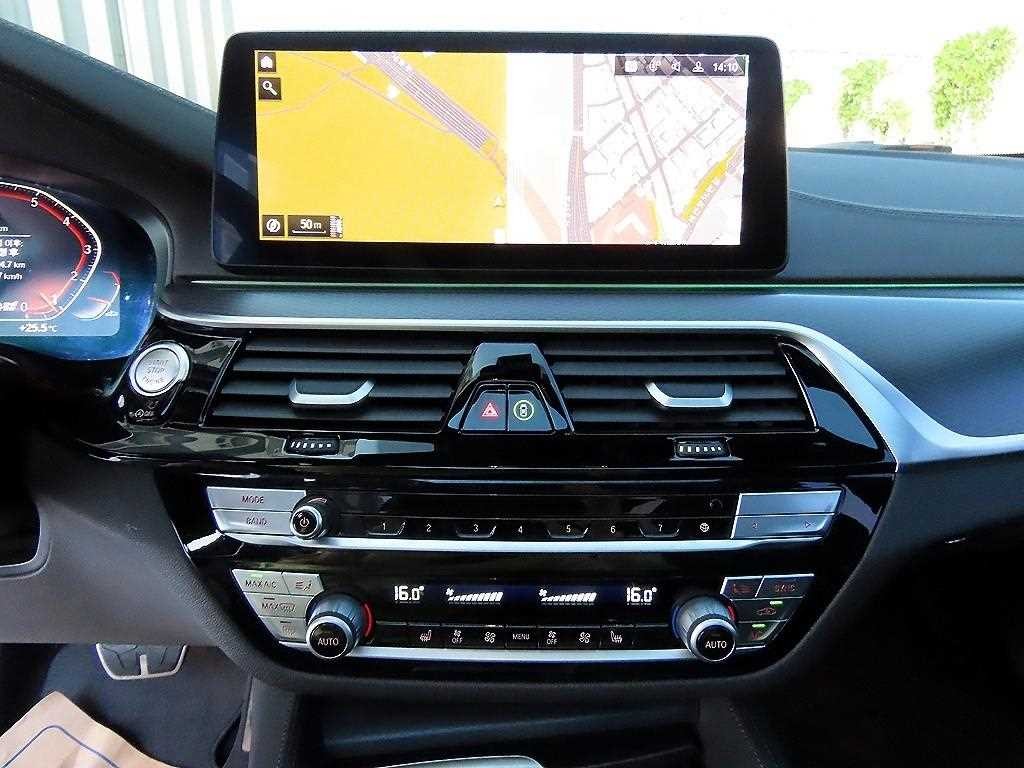 BMW 5시리즈 5시리즈 (G30) 520i M 스포츠 이미지 13
