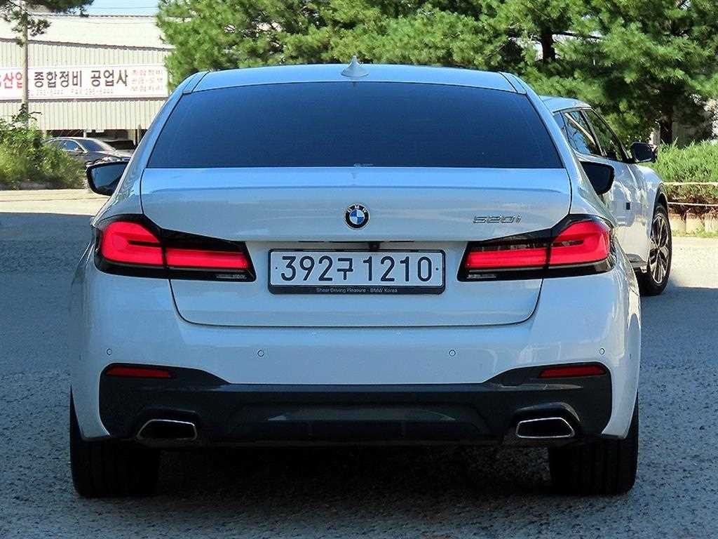 BMW 5시리즈 5시리즈 (G30) 520i M 스포츠 이미지 4