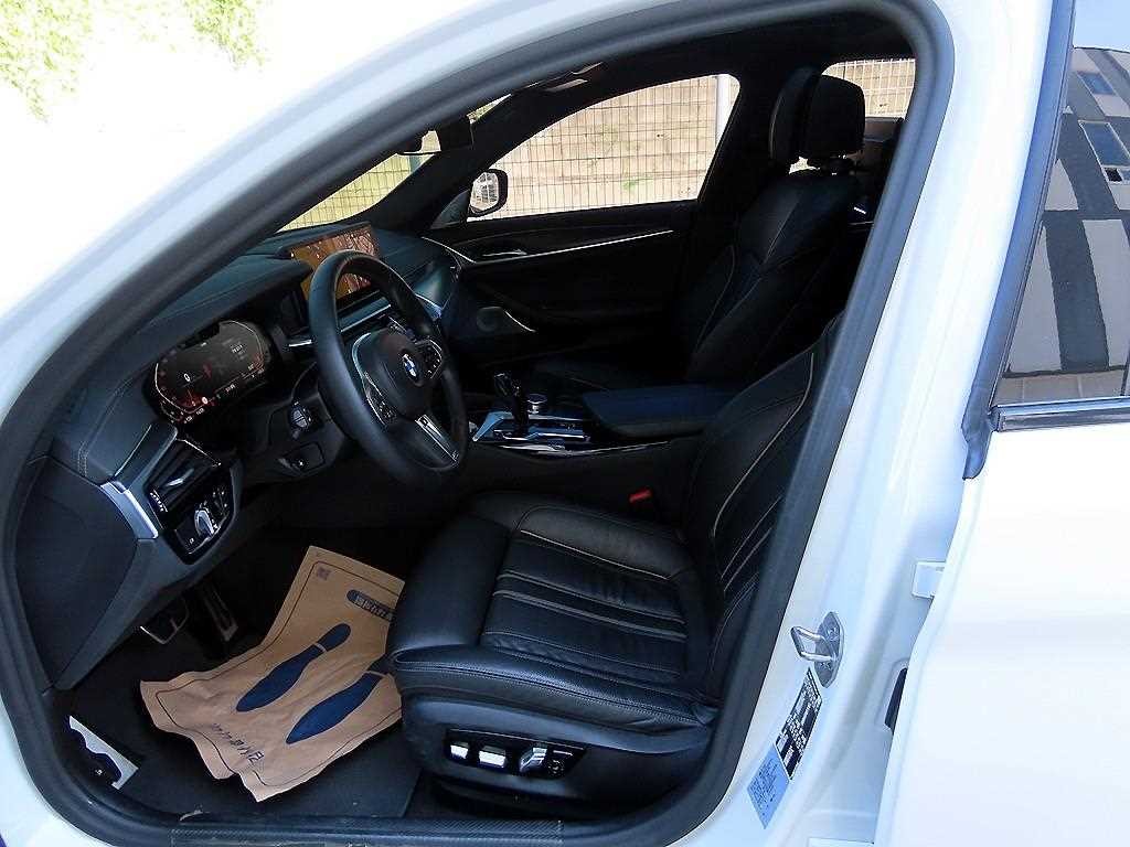 BMW 5시리즈 5시리즈 (G30) 520i M 스포츠 이미지 5