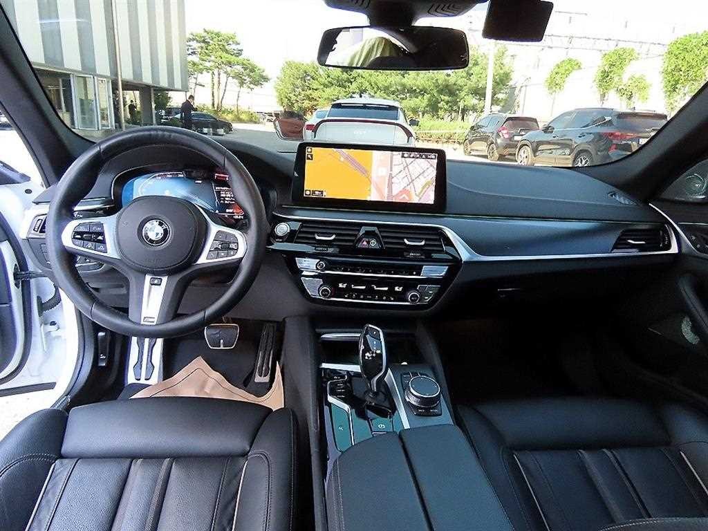 BMW 5시리즈 5시리즈 (G30) 520i M 스포츠 이미지 7