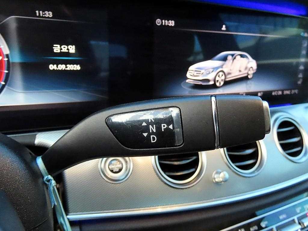 벤츠 E 클래스 E-클래스 W213 E300 4MATIC AMG LINE 이미지 11