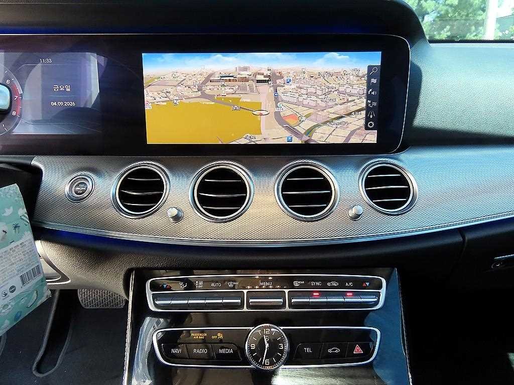 벤츠 E 클래스 E-클래스 W213 E300 4MATIC AMG LINE 이미지 13