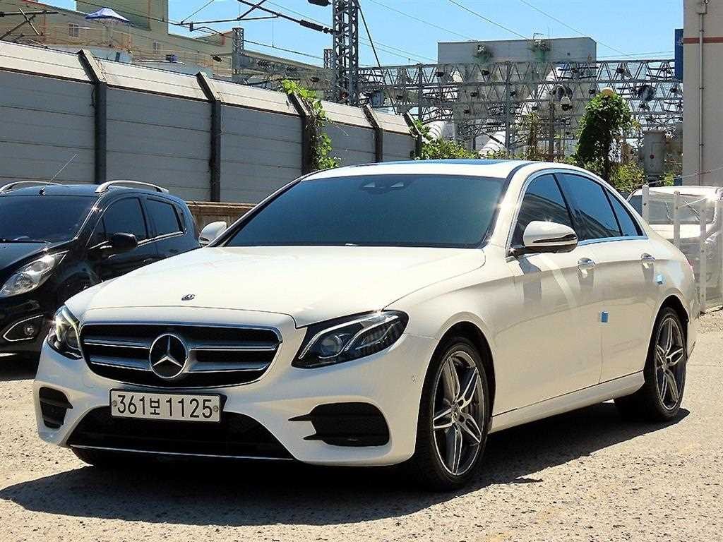 벤츠 E 클래스 E-클래스 W213 E300 4MATIC AMG LINE 이미지 2