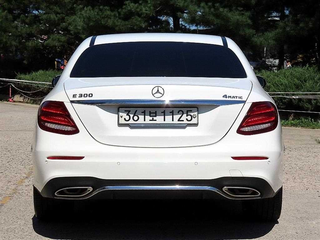 벤츠 E 클래스 E-클래스 W213 E300 4MATIC AMG LINE 이미지 4
