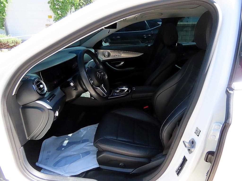 벤츠 E 클래스 E-클래스 W213 E300 4MATIC AMG LINE 이미지 5