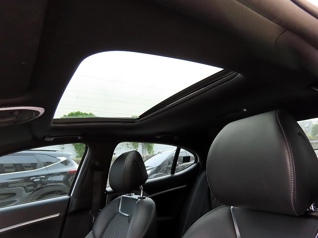 제네시스 G70 2.0T AWD 스포츠 패키지 이미지 17
