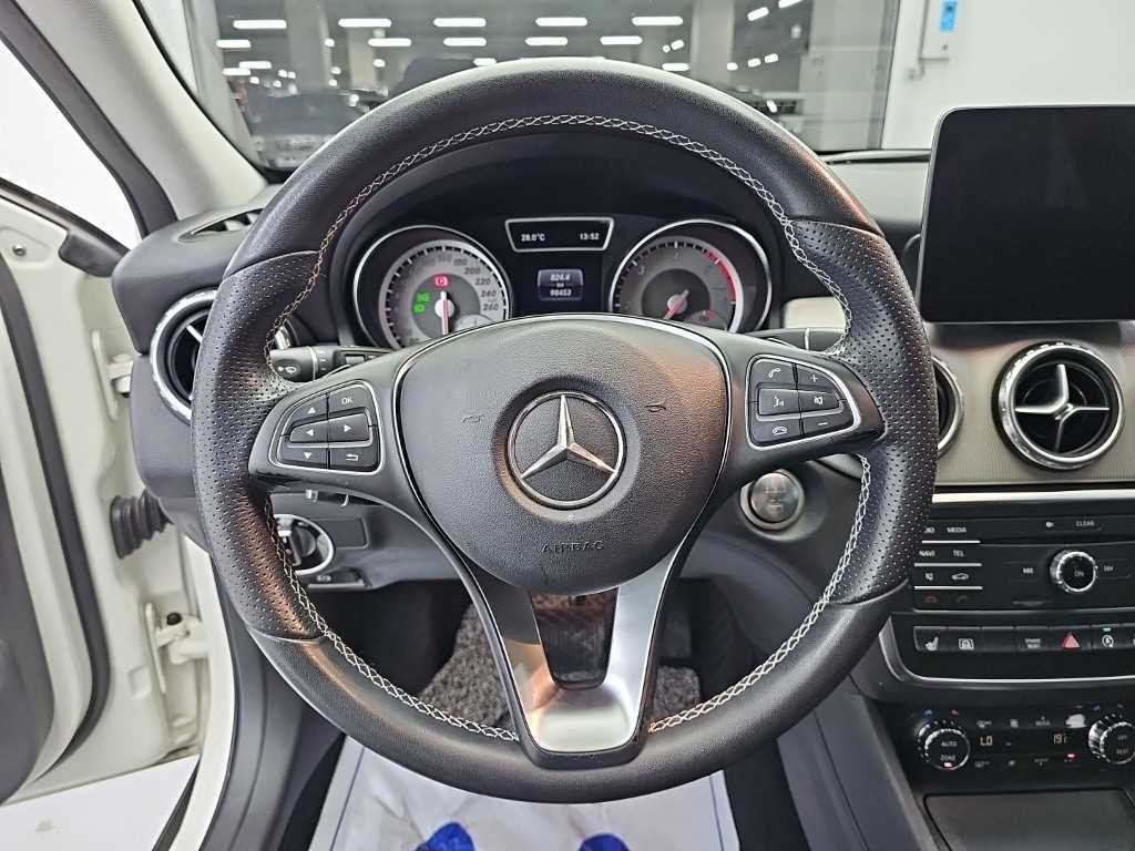 벤츠 GLA 클래스 GLA클래스 X156 GLA200 D 4MATIC 액티비티 에디션 이미지 9