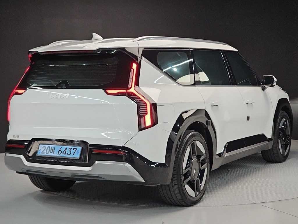 기아 EV9 롱레인지 4WD 어스 이미지 5