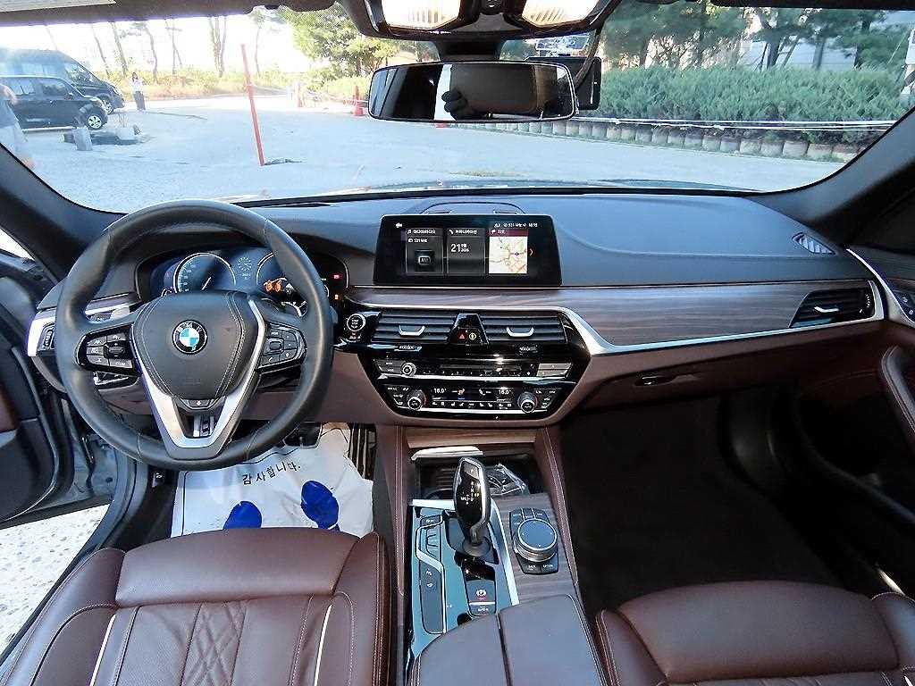 BMW 5시리즈 5시리즈 (G30) 530i M 스포츠 플러스 이미지 7