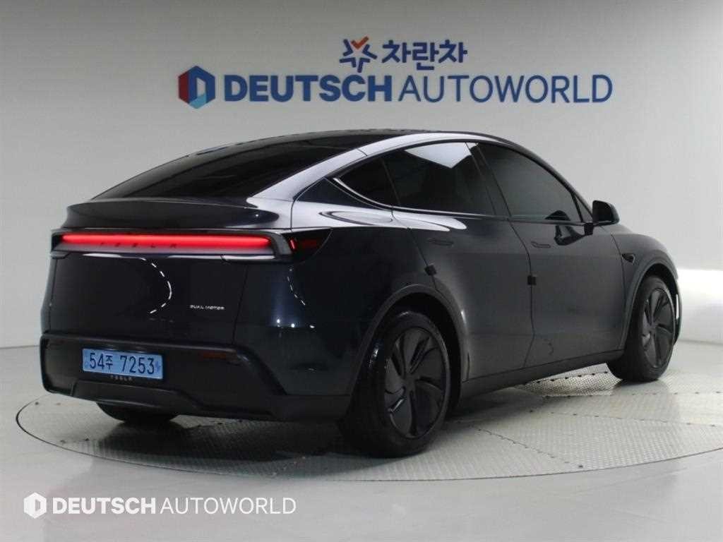 테슬라 모델 Y 롱 레인지 이미지 2