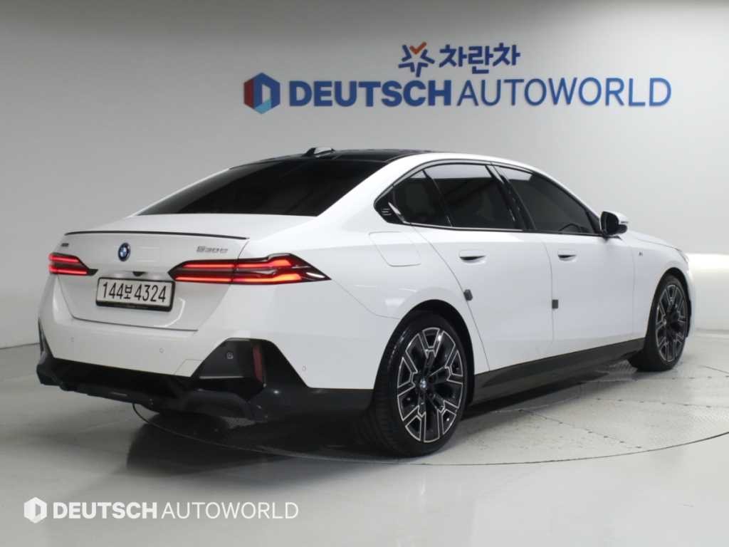 BMW 5시리즈 5시리즈 (G60) 530e xDrive M 스포츠 프로 이미지 2