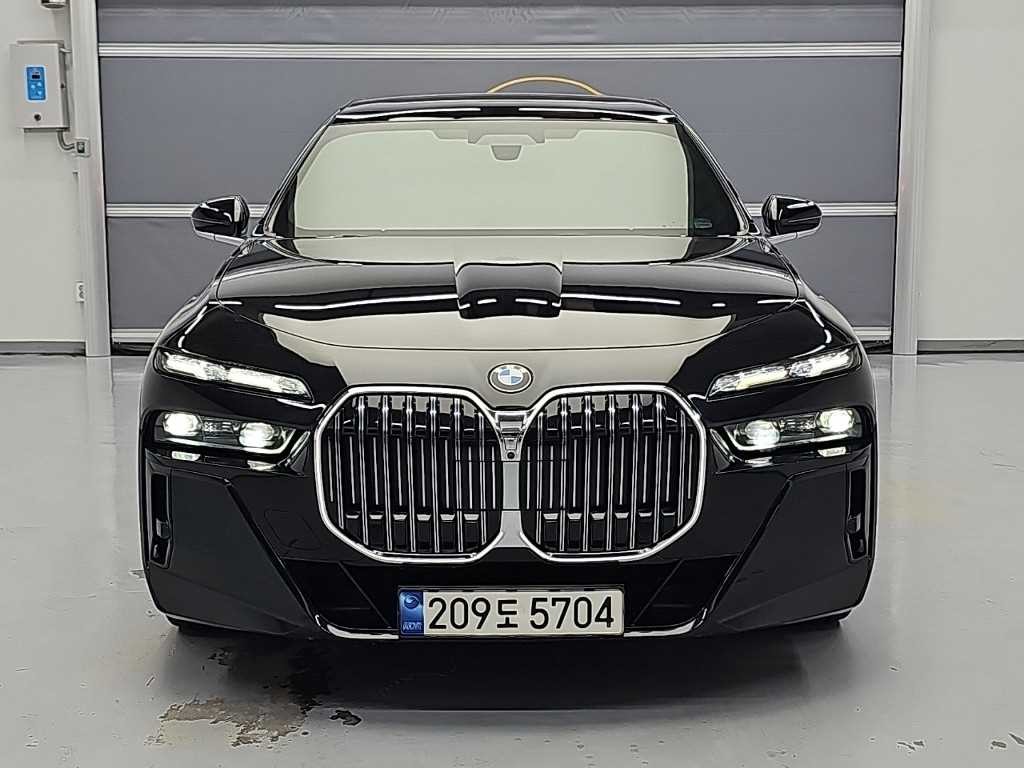 BMW 7시리즈 7시리즈 (G70) 740i sDrive M 스포츠 이미지 2