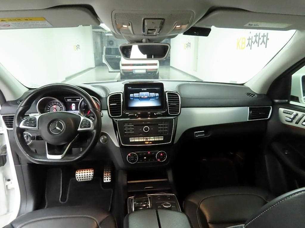 벤츠 GLE 클래스 GLE 클래스 W166 GLE 350 d 4MATIC 쿠페 이미지 7