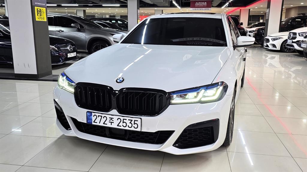 BMW 5시리즈 5시리즈 (G30) M550i xDrive 이미지 1