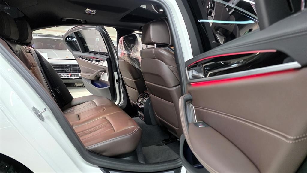 BMW 5시리즈 5시리즈 (G30) M550i xDrive 이미지 12