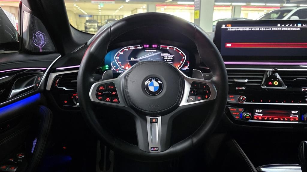 BMW 5시리즈 5시리즈 (G30) M550i xDrive 이미지 5