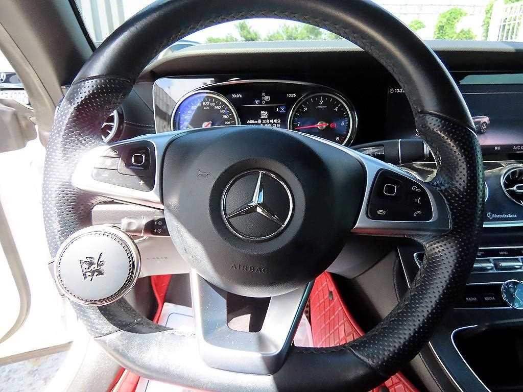 벤츠 E 클래스 E-클래스 W213 E220d 카브리올레 이미지 13