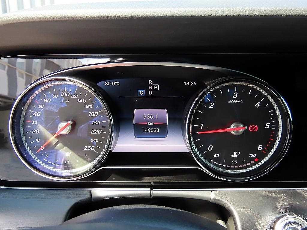 벤츠 E 클래스 E-클래스 W213 E220d 카브리올레 이미지 14