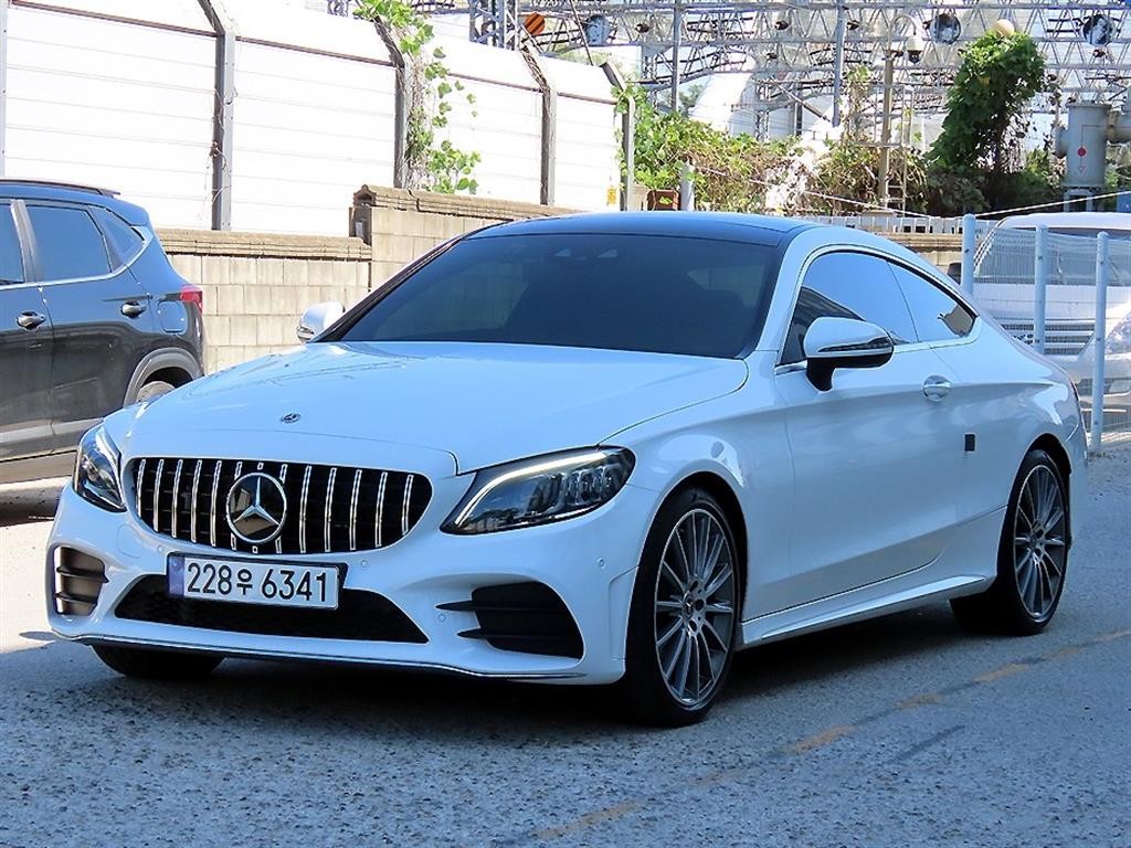 벤츠 C 클래스 C클래스 W206 C200 쿠페 이미지 2