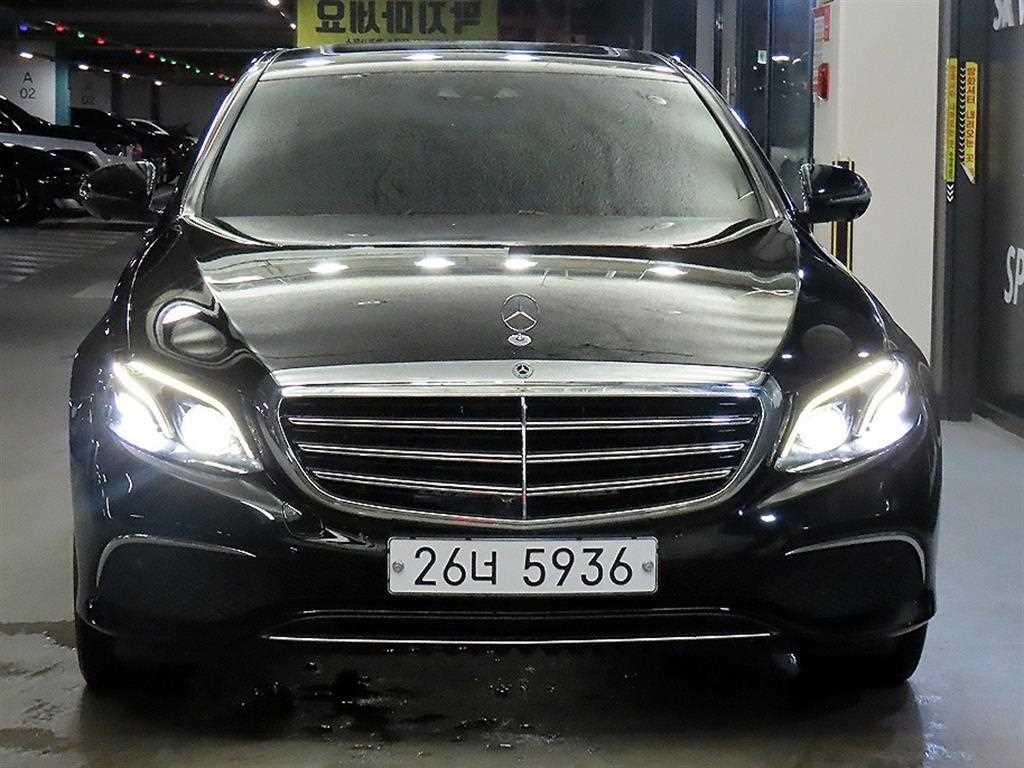 벤츠 E 클래스 E-클래스 W213 E300 4MATIC 익스클루시브 이미지 2