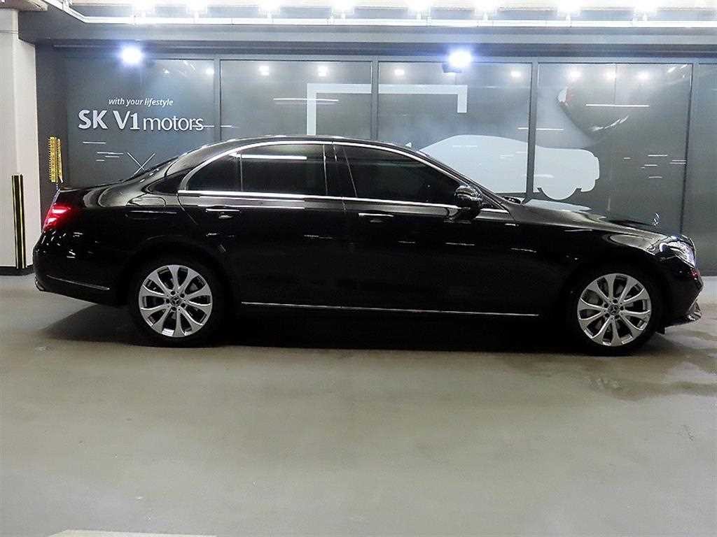 벤츠 E 클래스 E-클래스 W213 E300 4MATIC 익스클루시브 이미지 3